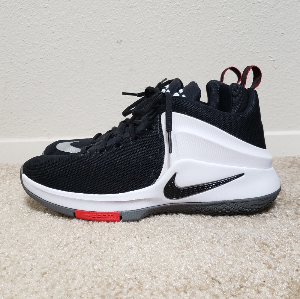 NWOT Nike Lebron Zoom Witness GS